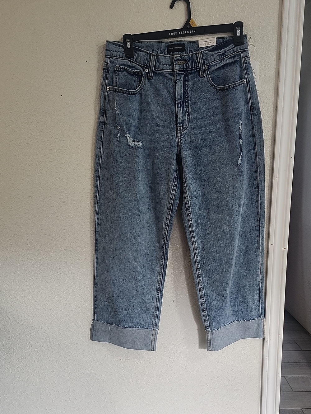 Relaxed Boyfriend Crop Jeans in Medium Blue - Unbranded